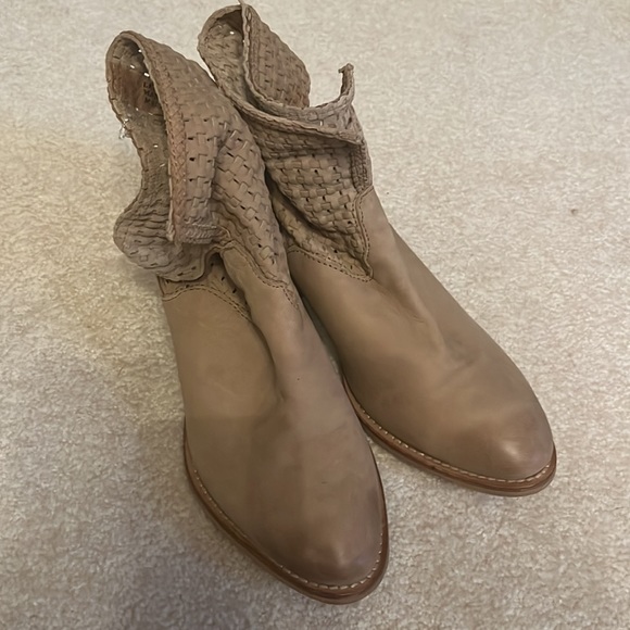 Splendid light brown shade boots. Brand new with tag. - Picture 5 of 5